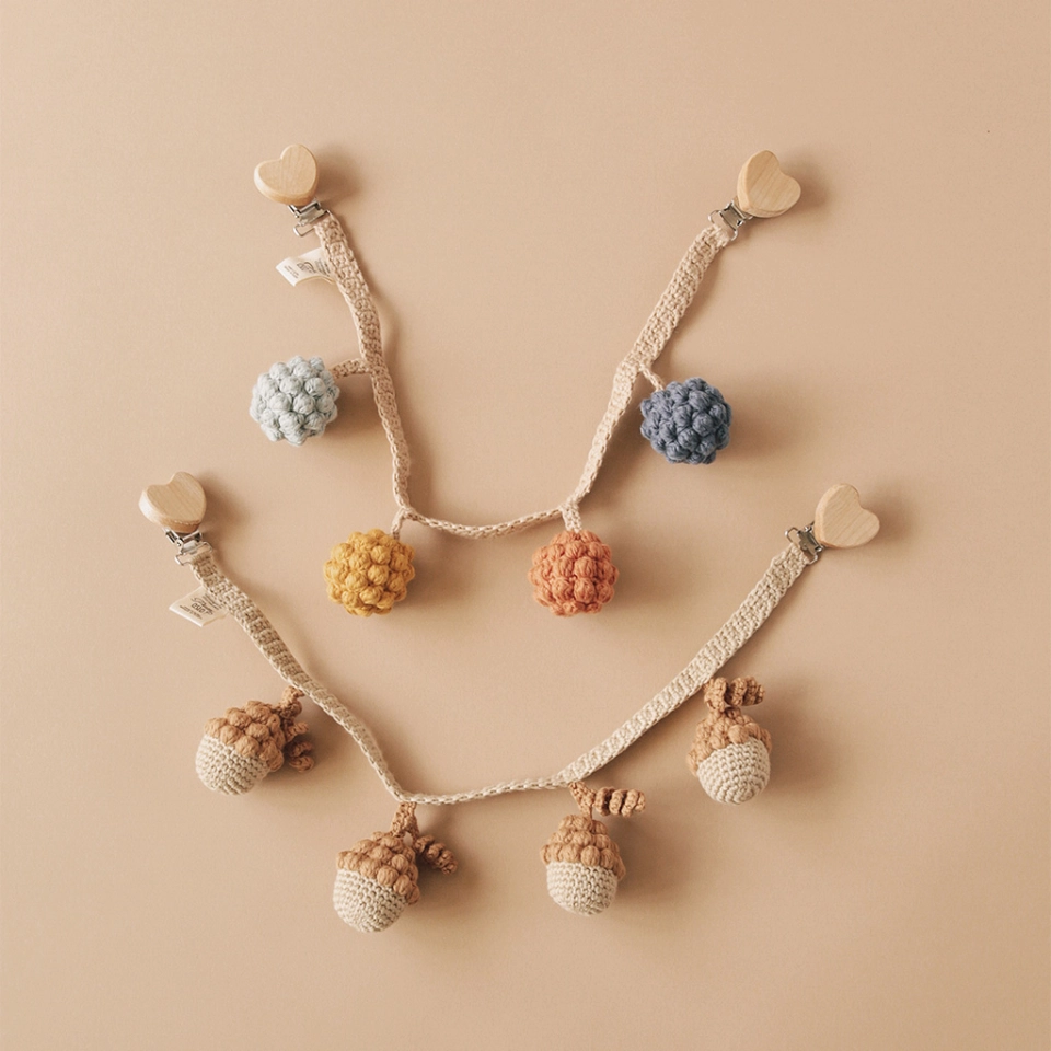 Acorn Pram Chain, caramel, Patti Oslo