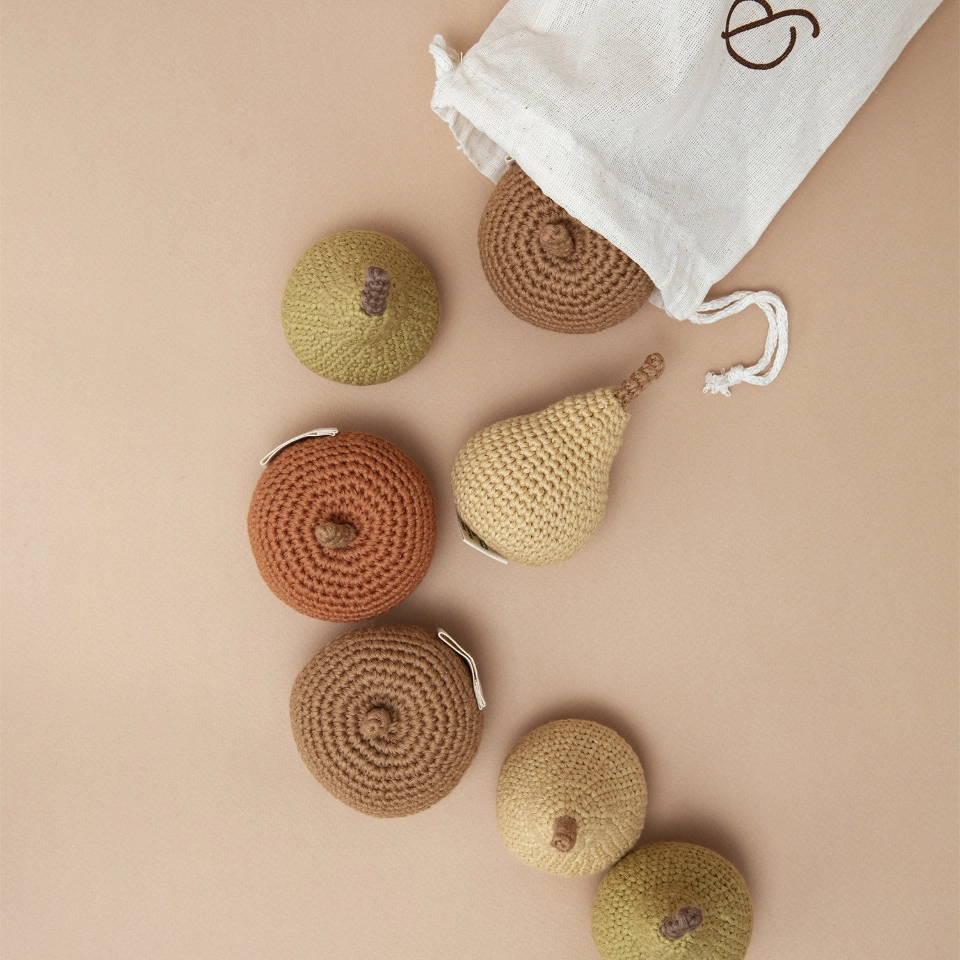 Apple Rattle, brownish, Patti Oslo